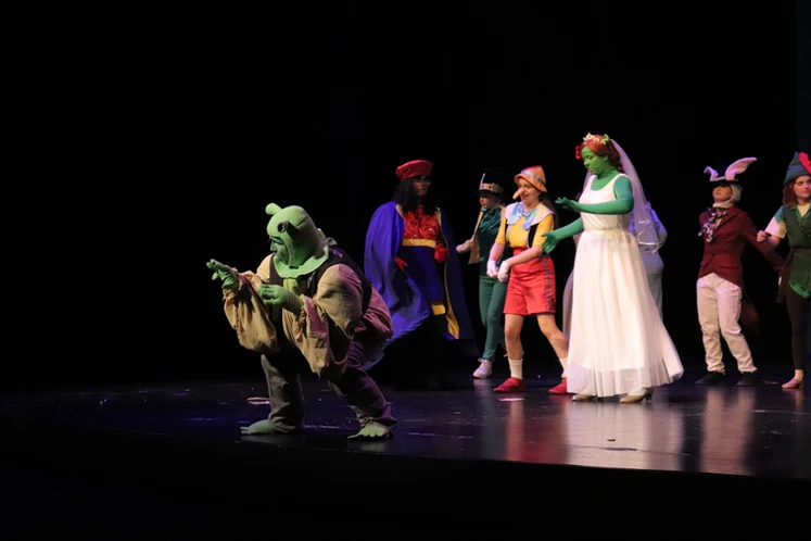 The+seniors+say+goodbye+with+Shrek+the+Musical